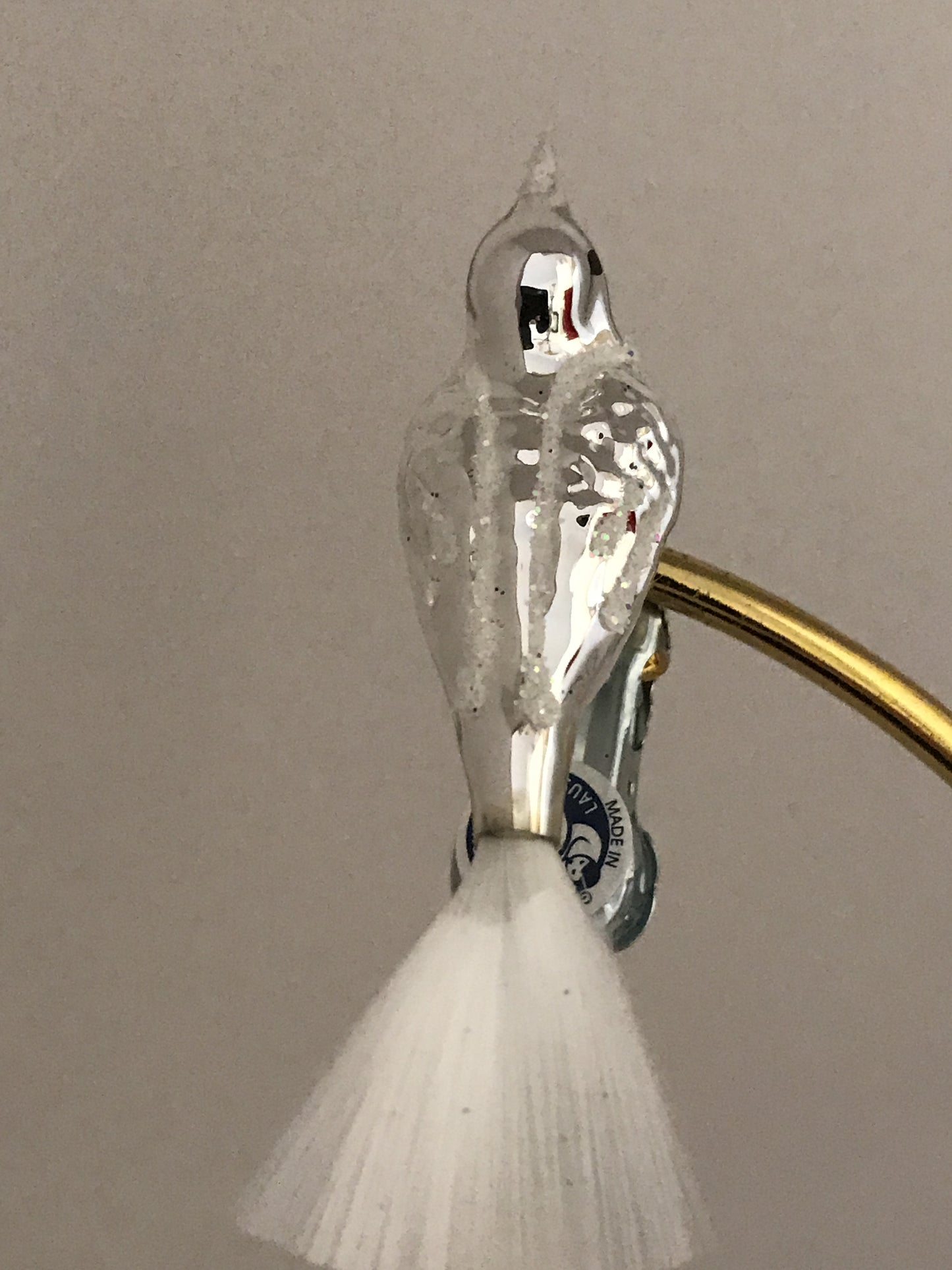 15586
