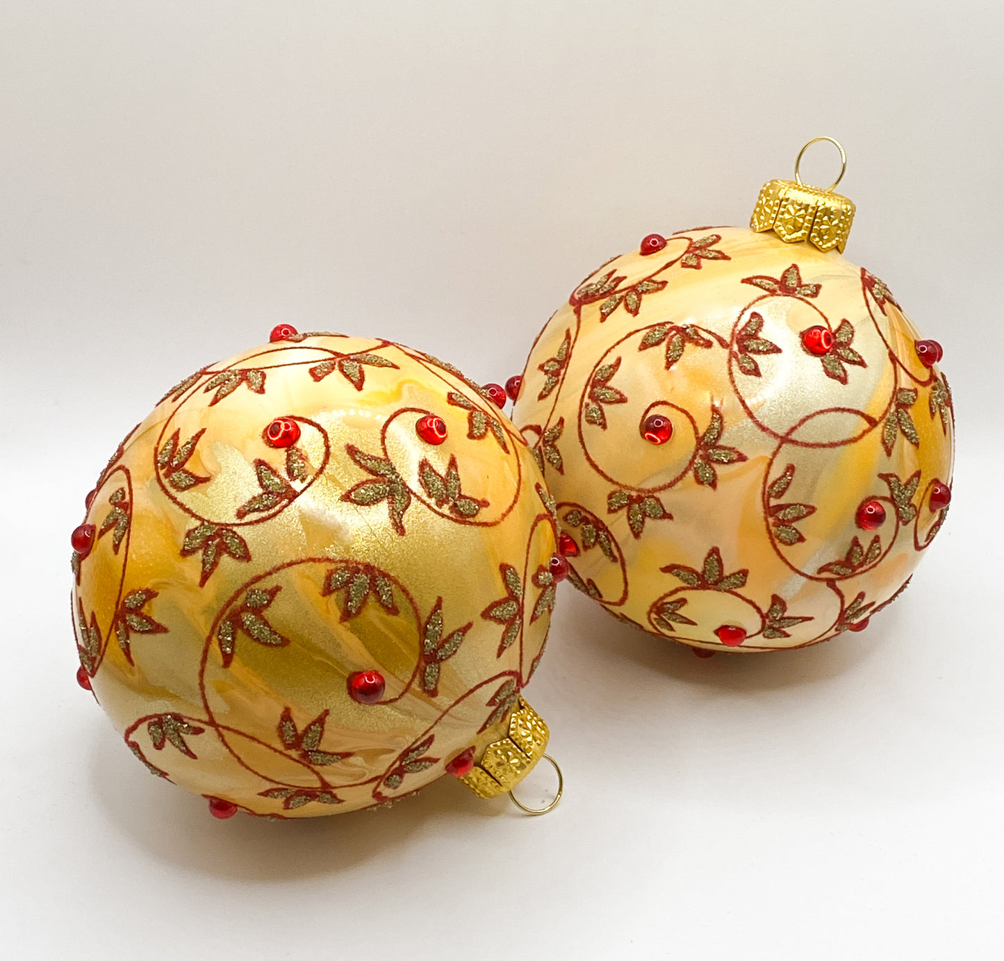 Baumschmuck-Christbaumschmuck-Christbaumkugel-creme-Rankenmuster-weihnachts-deko-ch-Galerie-Luechinger-ch3