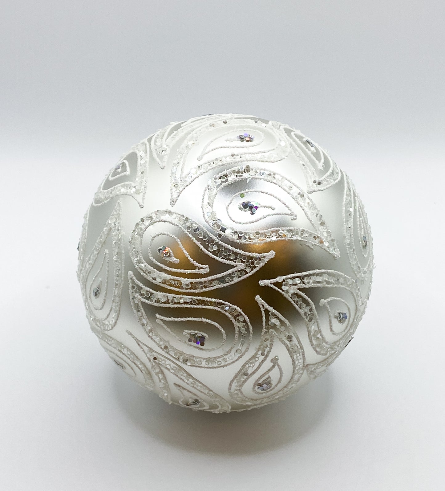 Baumschmuck-Christbaumschmuck-Christbaumkugel-weiss-silber-weihnachts-deko-ch-Galerie-Luechinger-ch2