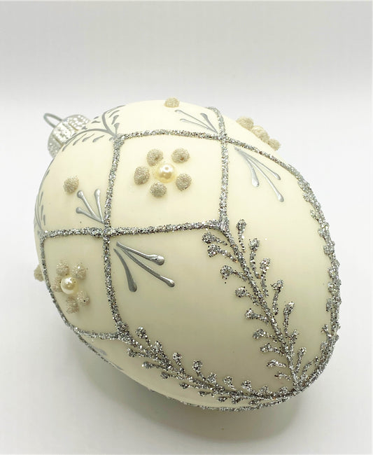 Baumschmuck-Christbaumschmuck-Faberge-Ei-weiss-silber-weihnachts-deko-ch-Galerie-Luechinger1