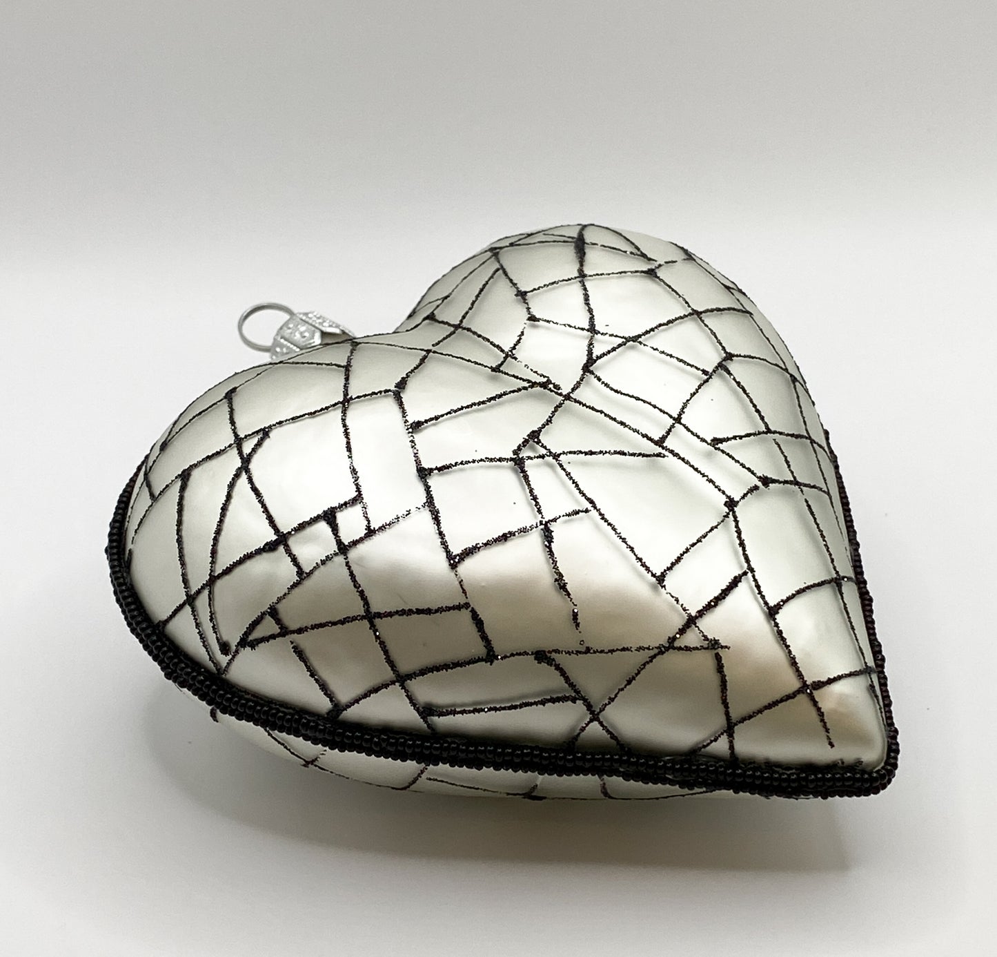 Baumschmuck-Christbaumschmuck-Herz-liebe-silber-schwarz-weihnachts-deko-ch-Galerie-Luechinger1