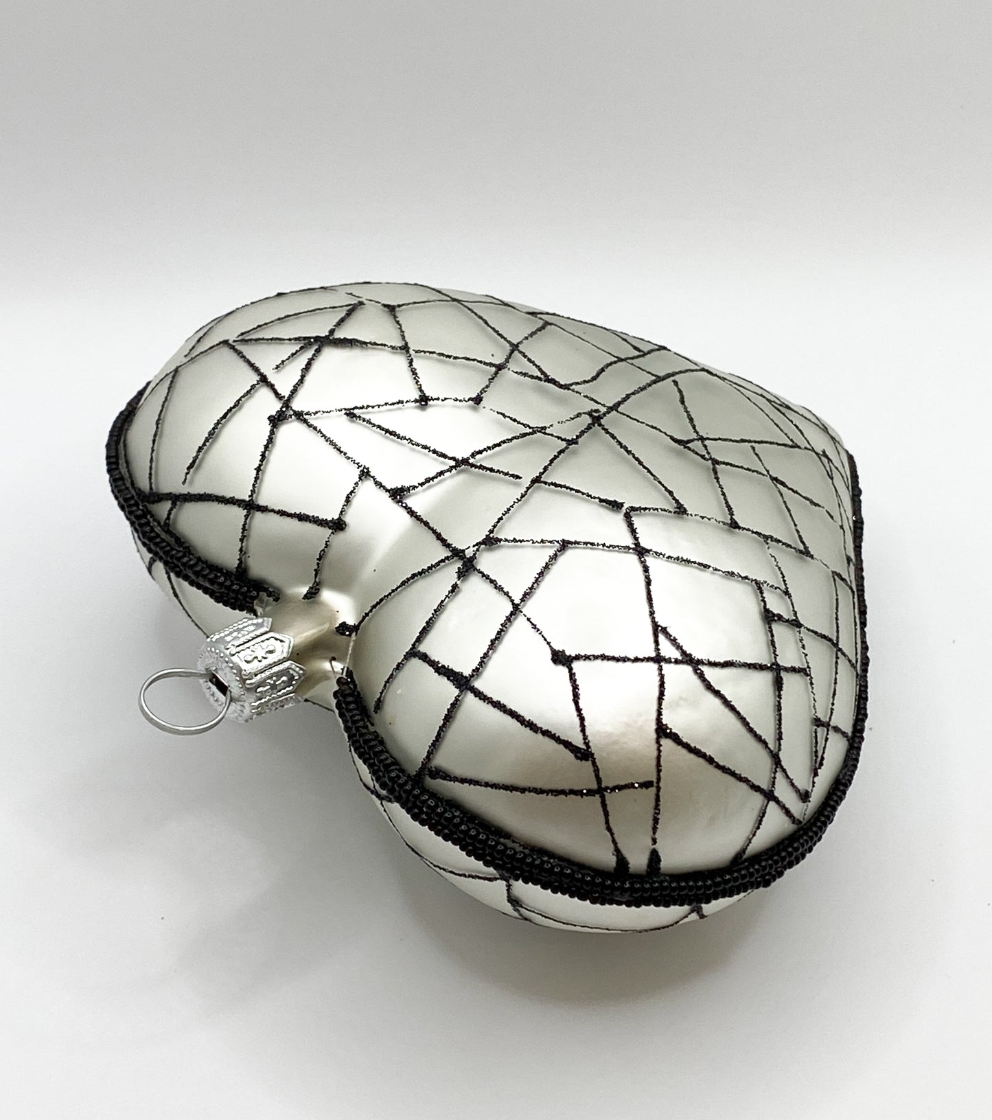 Baumschmuck-Christbaumschmuck-Herz-liebe-silber-schwarz-weihnachts-deko-ch-Galerie-Luechinger2