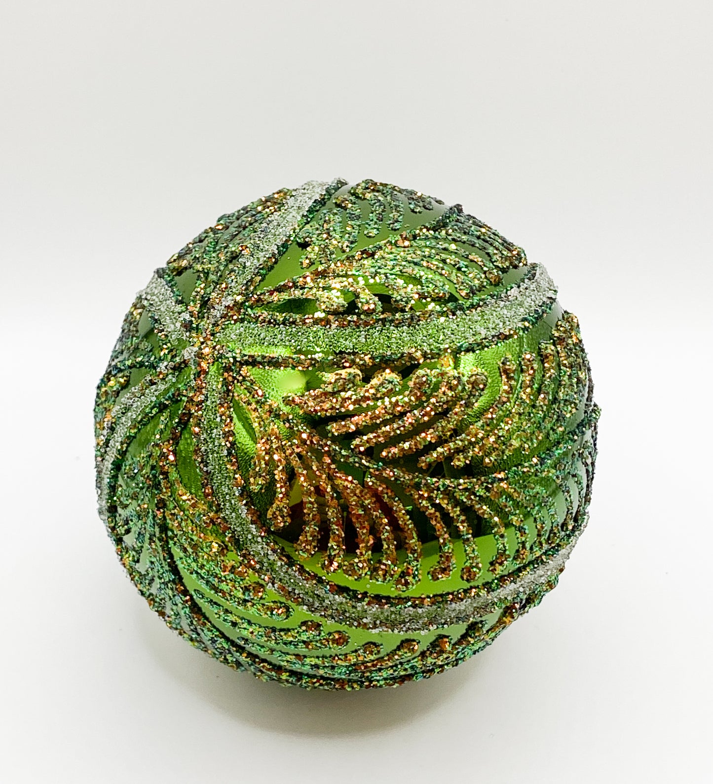 Baumschmuck-Christbaumschmuck-Kugel-gruen-gold-blatt-weihnachts-deko-ch-Galerie-Luechinger2