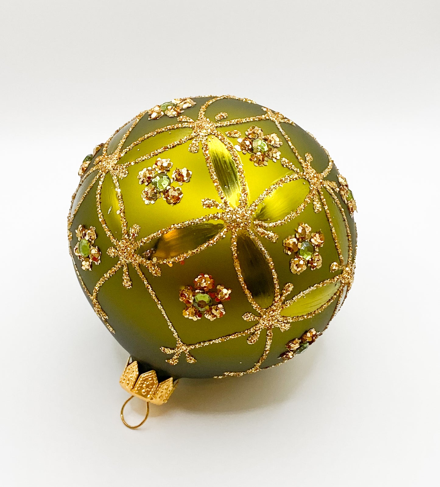 Baumschmuck-Christbaumschmuck-Kugel-gruen-oliv-gold-weihnachts-deko-ch-Galerie-Luechinger2