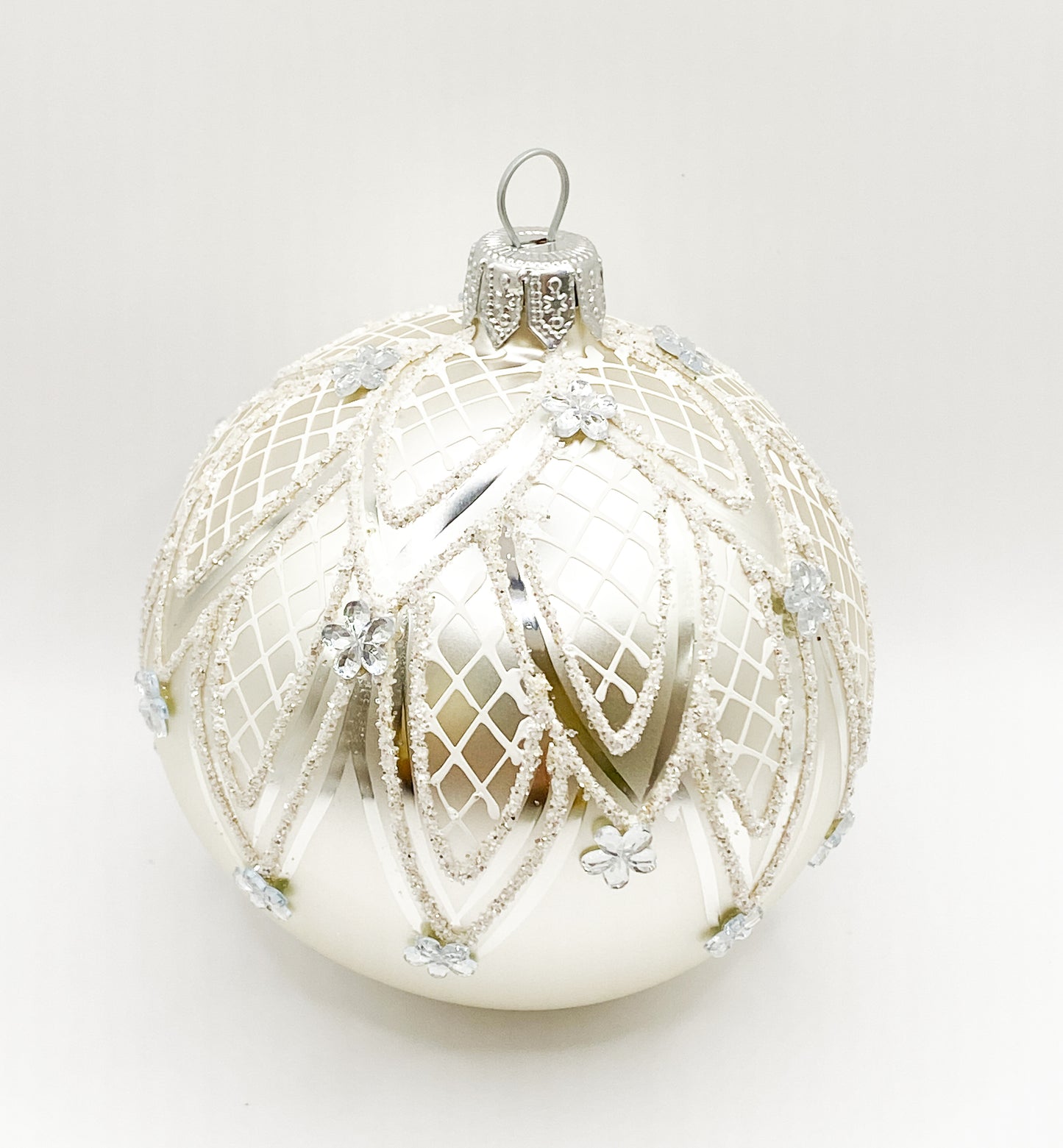 Baumschmuck-Christbaumschmuck-Kugel-weiss-silber-weihnachts-deko-ch-Galerie-Luechinger