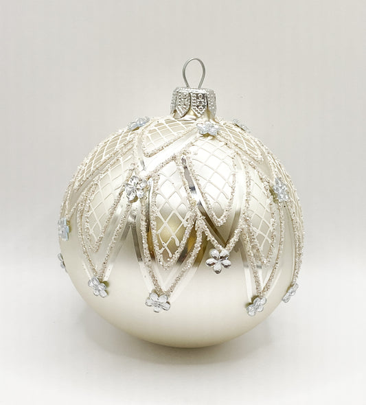 Baumschmuck-Christbaumschmuck-Kugel-weiss-silber-weihnachts-deko-ch-Galerie-Luechinger1