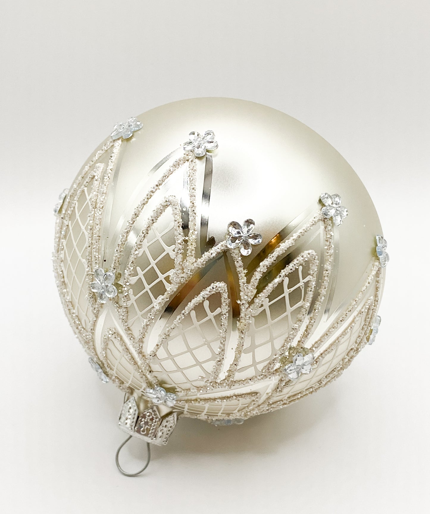 Baumschmuck-Christbaumschmuck-Kugel-weiss-silber-weihnachts-deko-ch-Galerie-Luechinger2