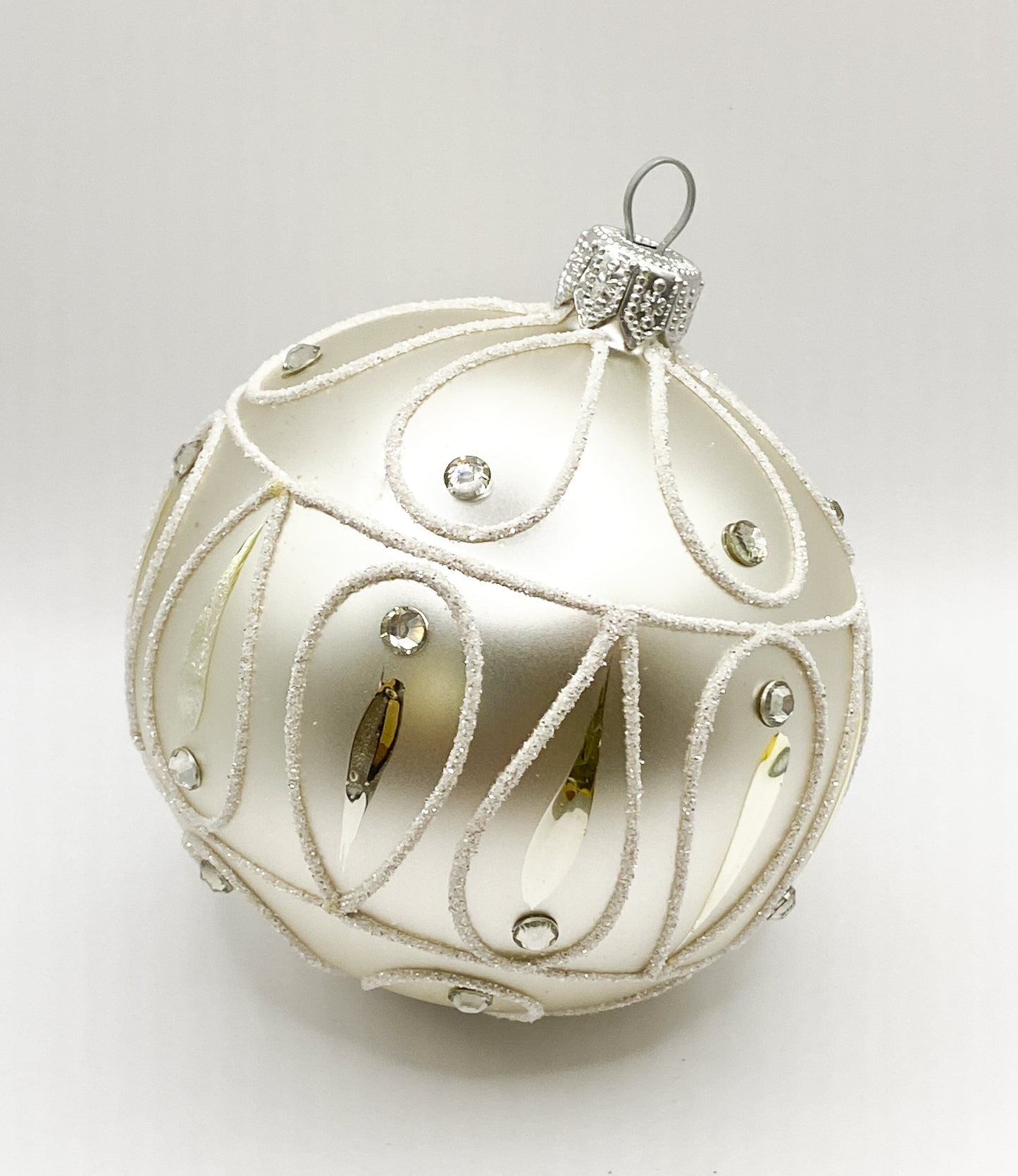 Baumschmuck-Christbaumschmuck-Kugel-weiss-silber-weihnachts-deko-ch-Galerie-Luechinger4