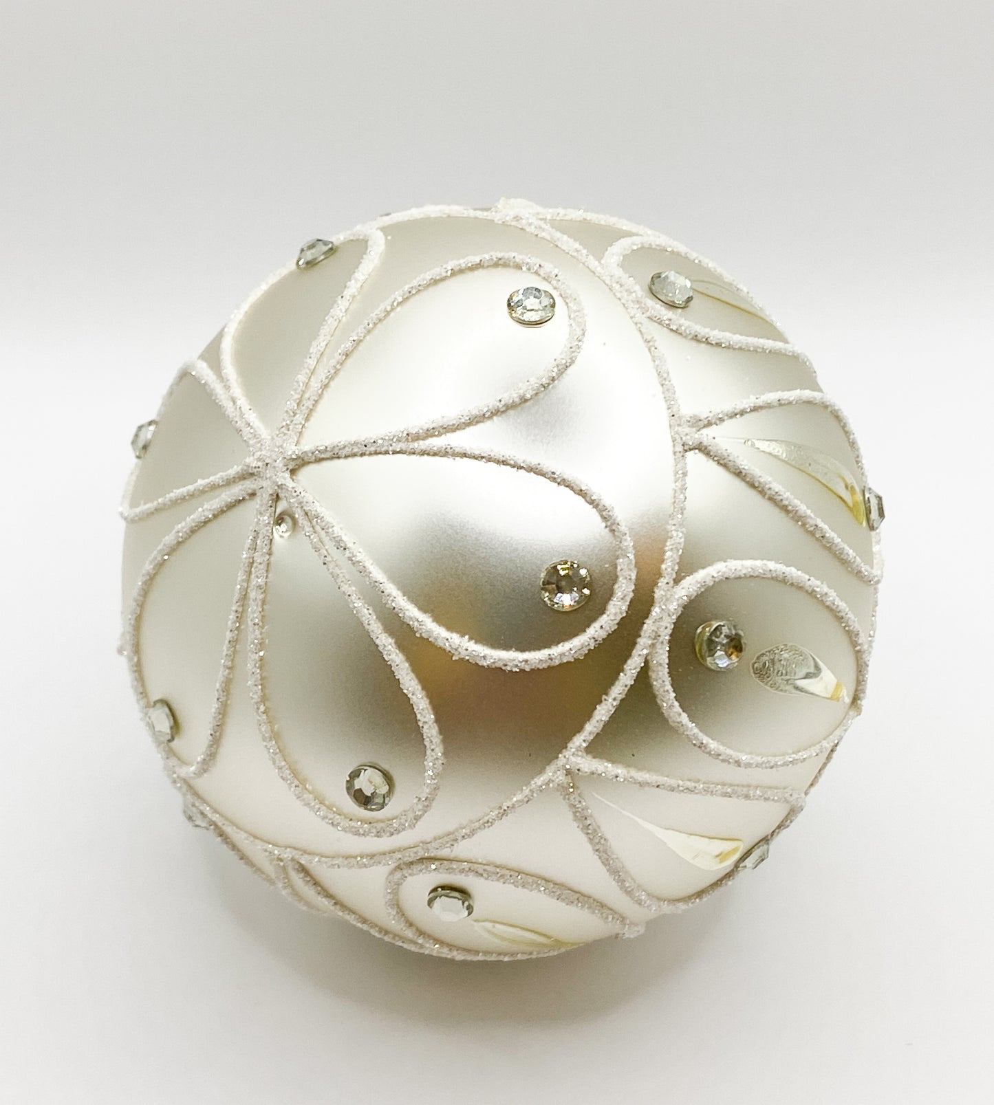 Baumschmuck-Christbaumschmuck-Kugel-weiss-silber-weihnachts-deko-ch-Galerie-Luechinger7