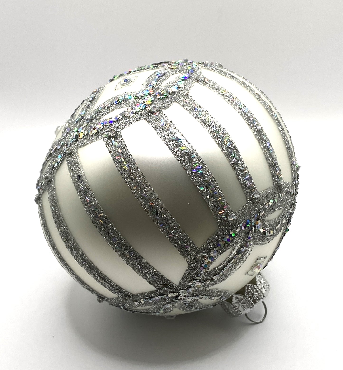 Baumschmuck-Christbaumschmuck-Weihnachts-Kugel-silber-weiss-Biedermeier-weihnachts-deko-ch-Galerie-Luechinger-3