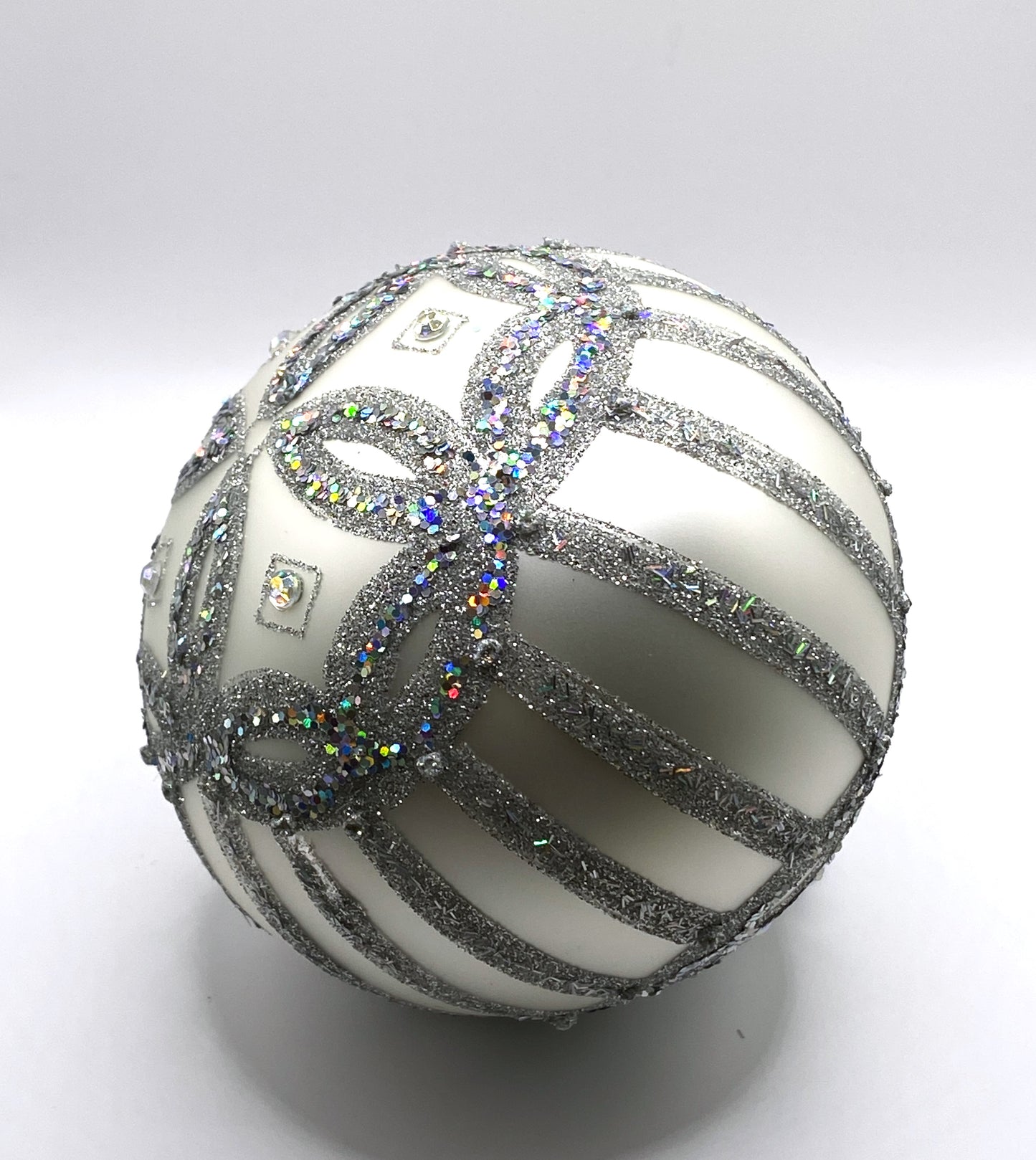 Baumschmuck-Christbaumschmuck-Weihnachts-Kugel-silber-weiss-Biedermeier-weihnachts-deko-ch-Galerie-Luechinger-4