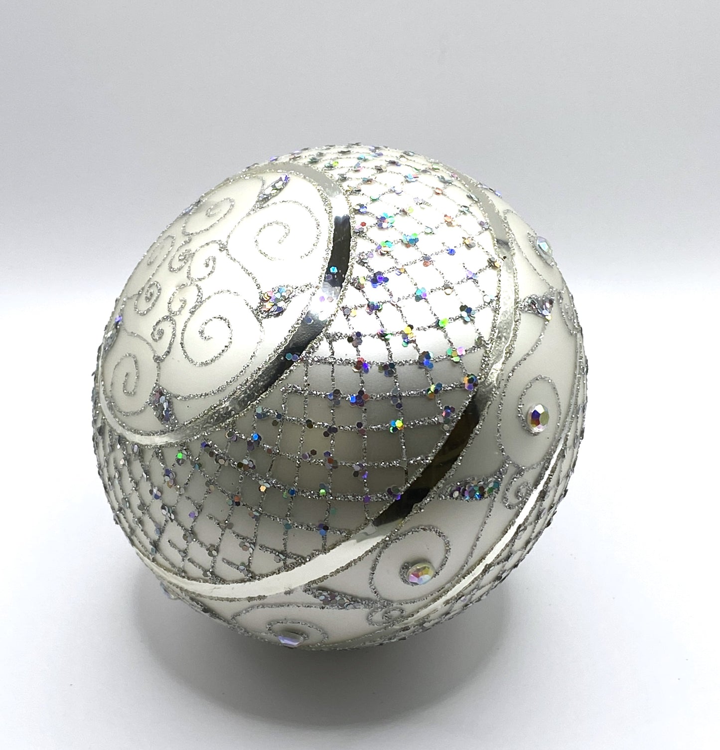 Baumschmuck-Christbaumschmuck-Weihnachts-Kugel-silber-weiss-weihnachts-deko-ch-Galerie-Luechinger-3