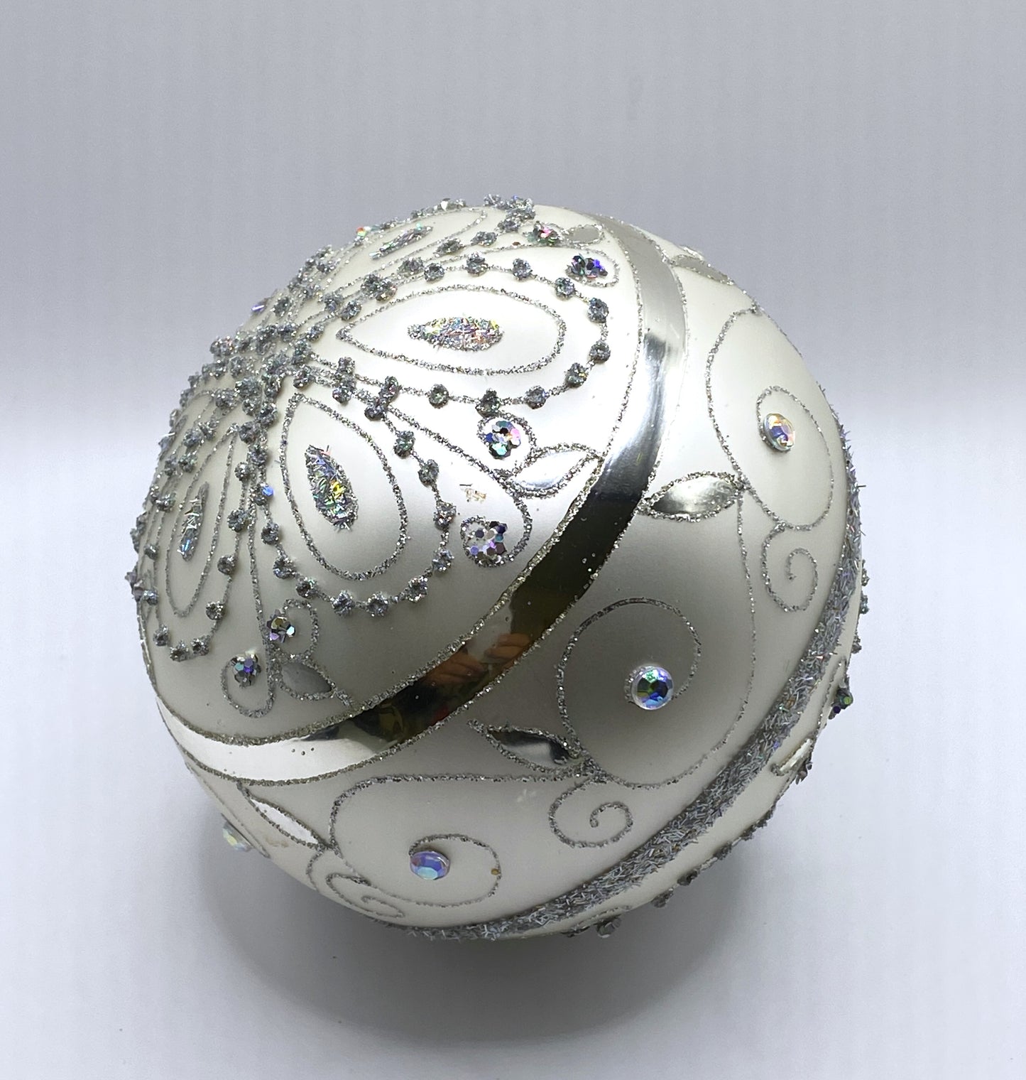 Baumschmuck-Christbaumschmuck-Weihnachts-Kugel-silber-weiss-weihnachts-deko-ch-Galerie-Luechinger-7