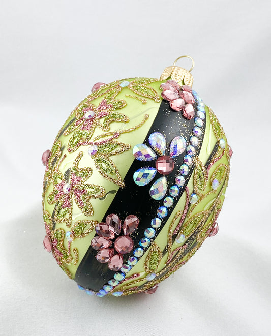 Baumschmuck-Christbaumschmuck-christbaumkugel-gruen-blueten-weihnachts-deko-ch-Galerie-Luechinger1