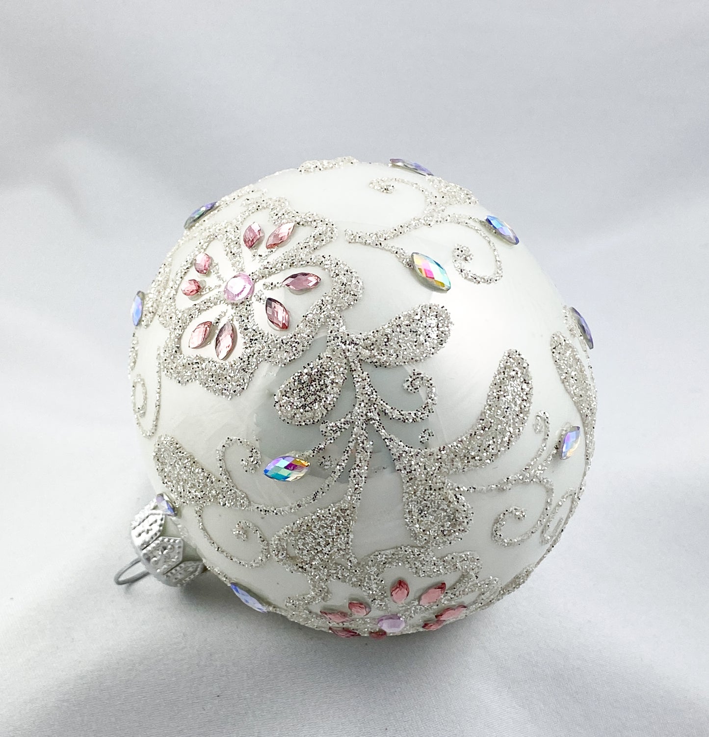 Baumschmuck-Christbaumschmuck-christbaumkugel-weiss-blueten-weihnachts-deko-ch-Galerie-Luechinger9