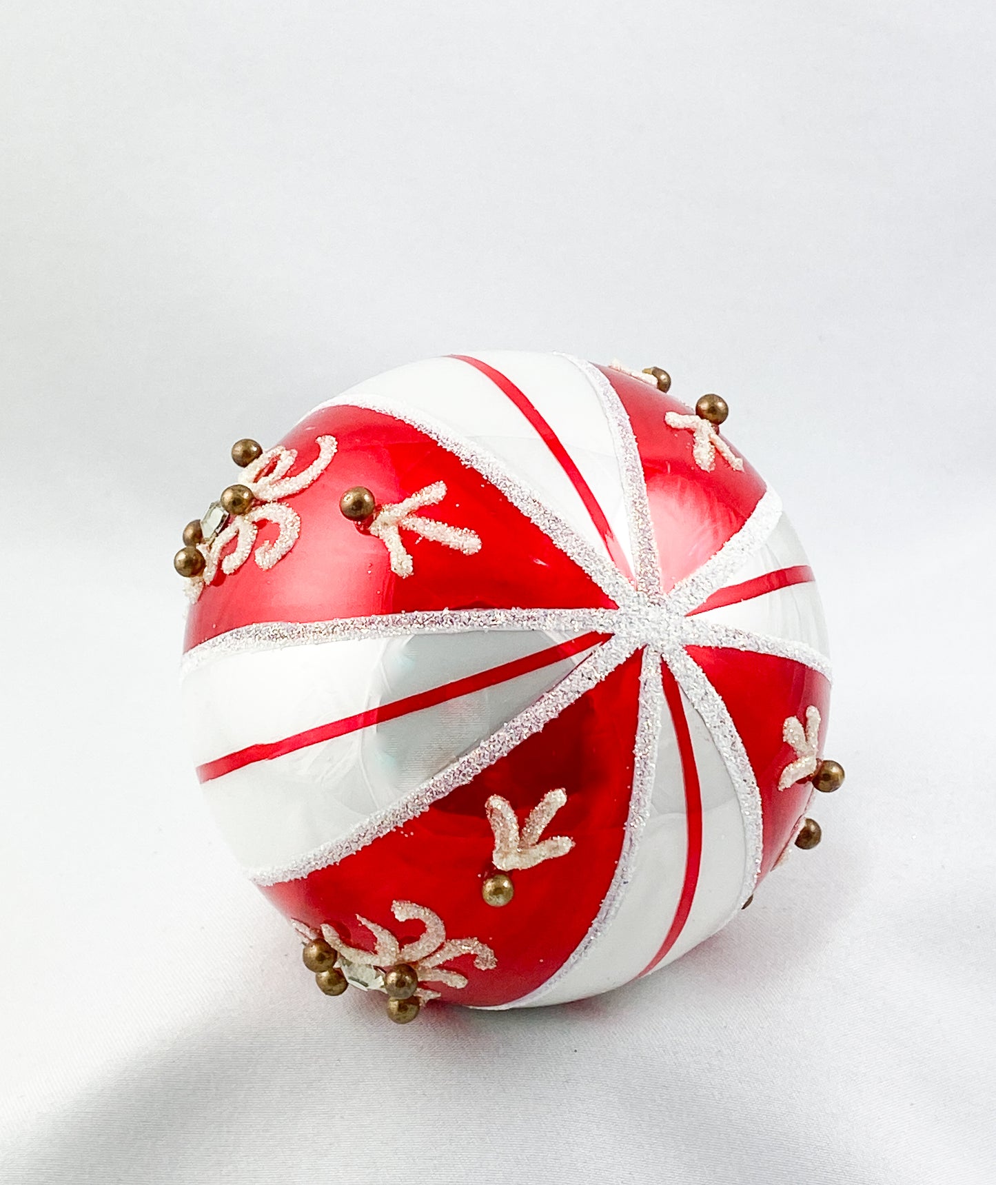 Baumschmuck-Christbaumschmuck-christbaumkugel-weiss-rot-weihnachts-deko-ch-Galerie-Luechinger2