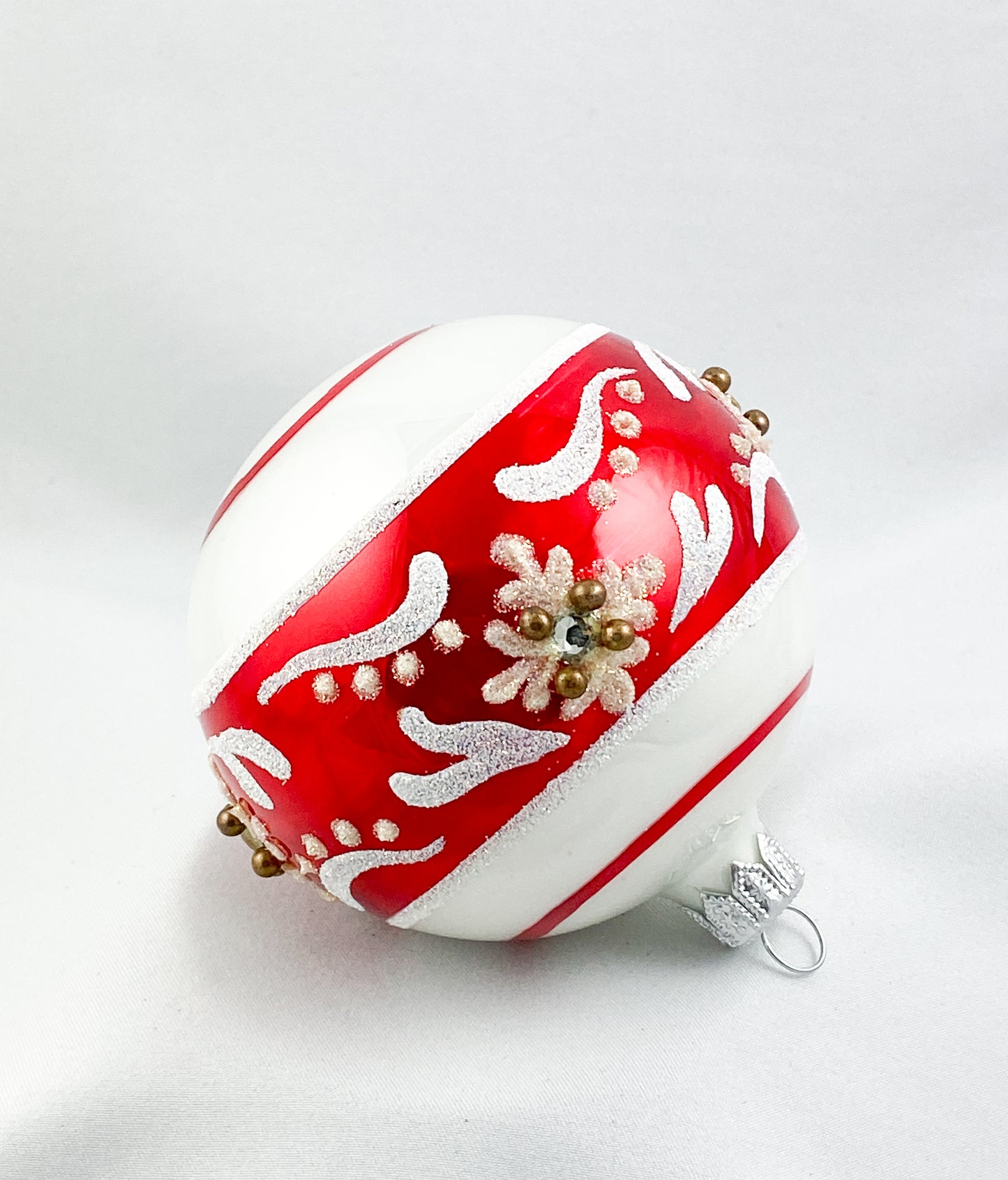 Baumschmuck-Christbaumschmuck-christbaumkugel-weiss-rot-weihnachts-deko-ch-Galerie-Luechinger5
