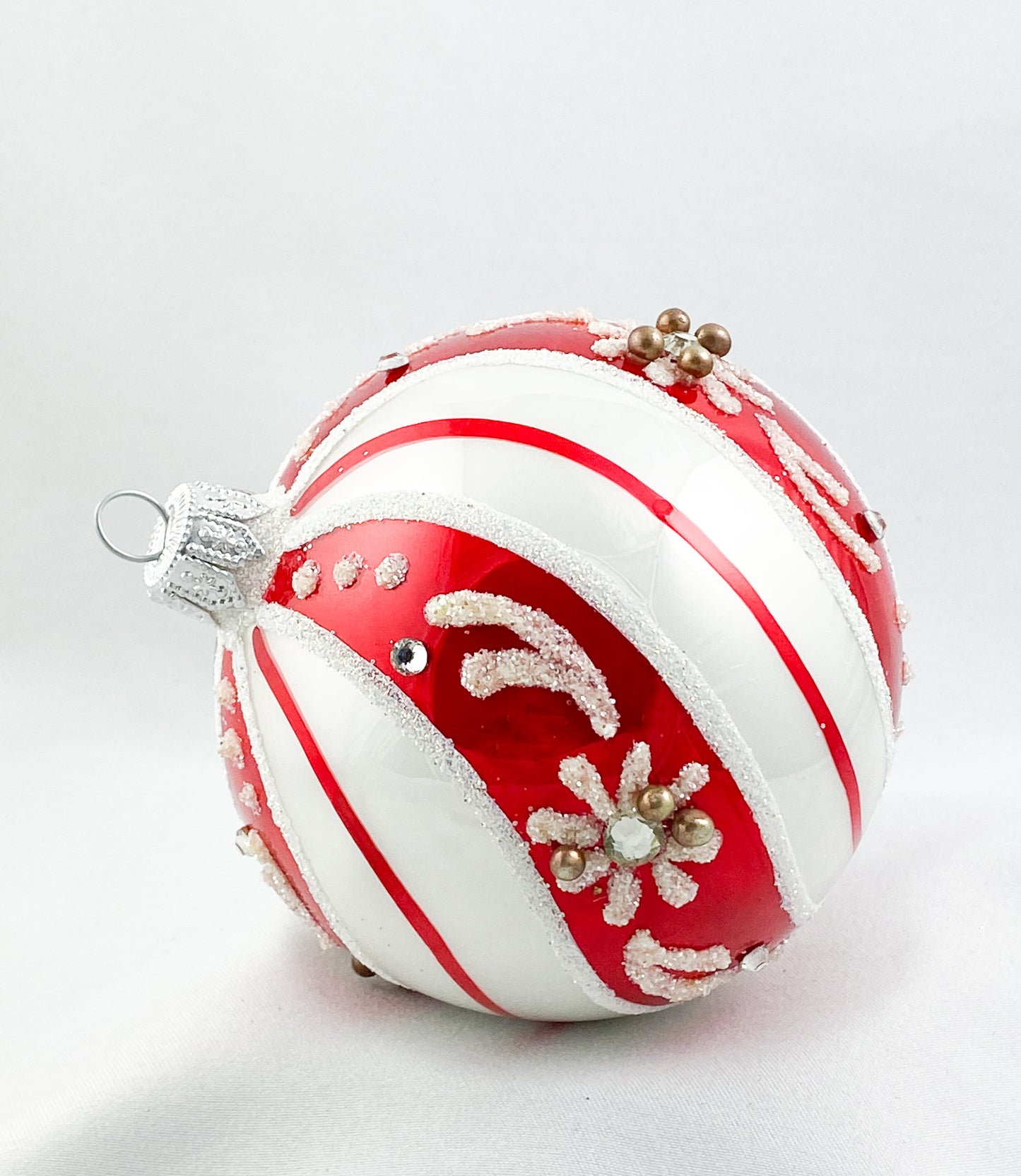 Baumschmuck-Christbaumschmuck-christbaumkugel-weiss-rot-weihnachts-deko-ch-Galerie-Luechinger8