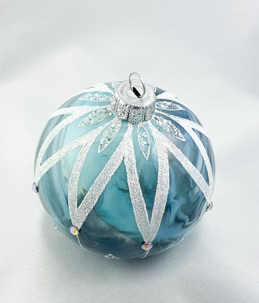 Baumschmuck-Christbaumschmuck-kugel-blau-weiss-tuerkis-weihnachts-deko-ch-Galerie-Luechinger1