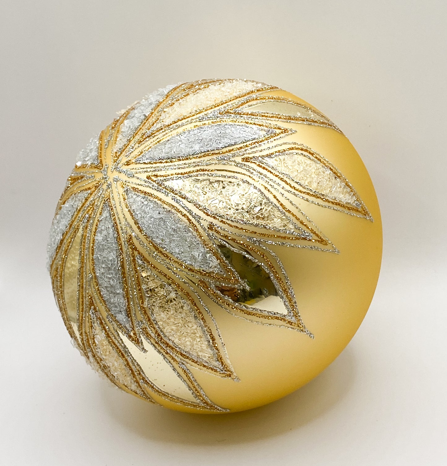 Baumschmuck-Christbaumschmuck-kugel-gold-blaetter-weihnachts-deko-ch-Galerie-Luechinger2