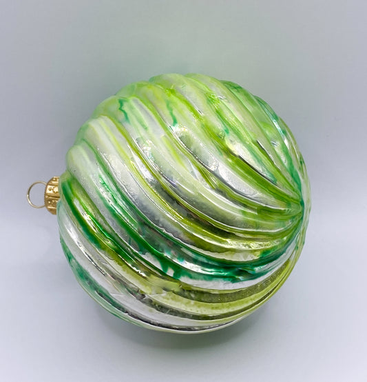 Baumschmuck-Christbaumschmuck-kugel-marmoriert-gruen-weihnachts-deko-ch-Galerie-Luechinger4