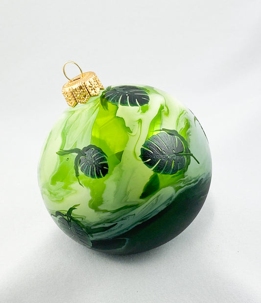Baumschmuck-Christbaumschmuck-kugel-monstera-marmoriert-gruen-weihnachts-deko-ch-Galerie-Luechinger1