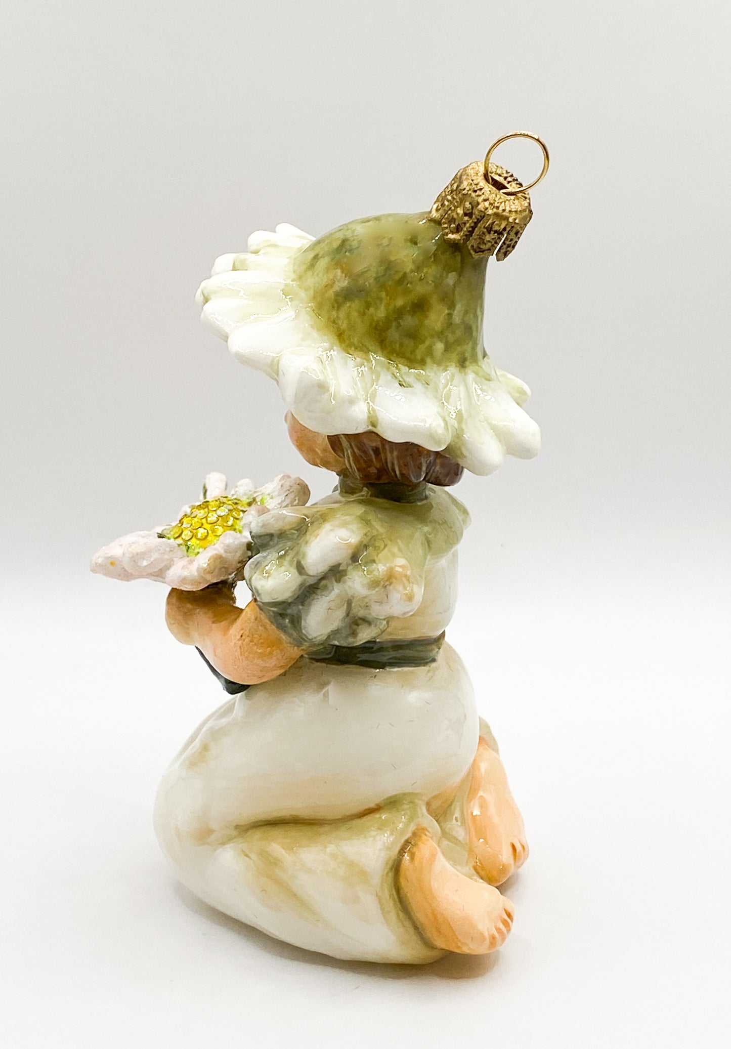 Baumschmuck-Christbaumschmuck-maedchen-margerite-er-liebt-mich-liebt-mich-nicht-atlasart-weihnachts-deko-ch-Galerie-Luechinger3