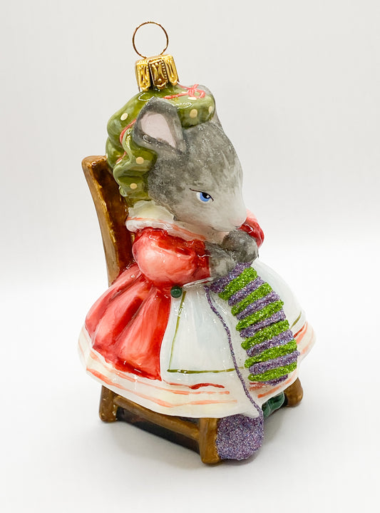 Baumschmuck-Christbaumschmuck-maus-maedchen-stricken-stuhl-gem-tlich-mostowski-komozja-weihnachts-deko-ch-Galerie-Luechinger1