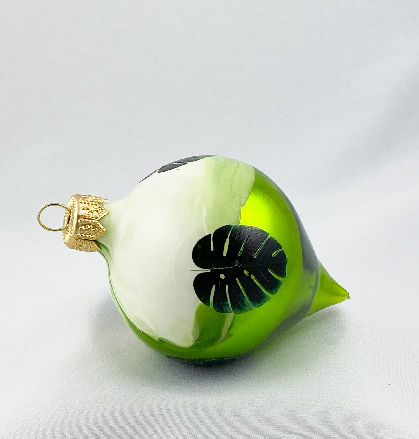 Baumschmuck-Christbaumschmuck-olive-monstera-marmoriert-gruen-weihnachts-deko-ch-Galerie-Luechinger1