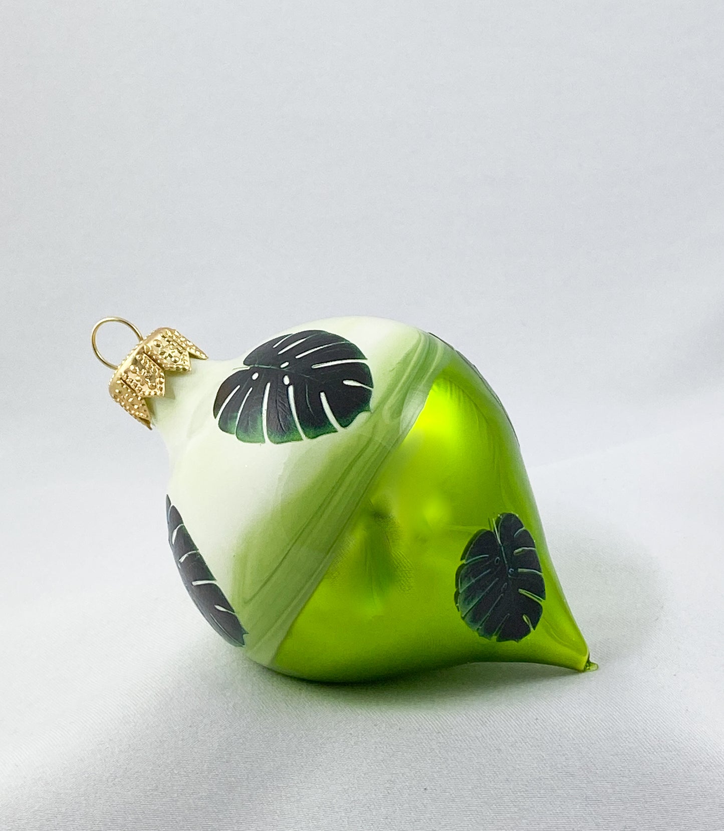 Baumschmuck-Christbaumschmuck-olive-monstera-marmoriert-gruen-weihnachts-deko-ch-Galerie-Luechinger3