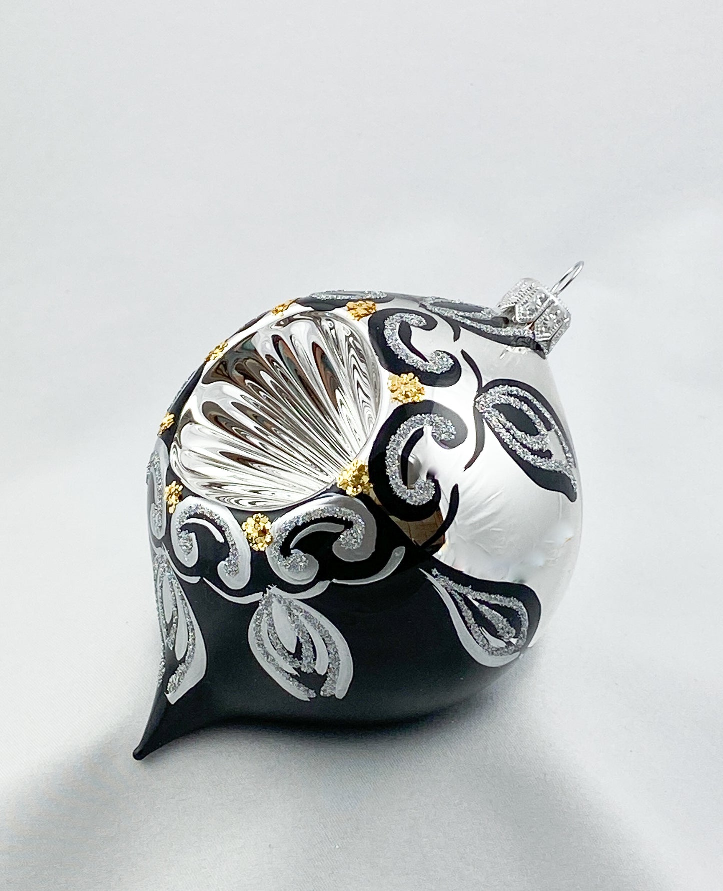 Baumschmuck-Christbaumschmuck-olive-reflex-silber-schwarz-weihnachts-deko-ch-Galerie-Luechinger6