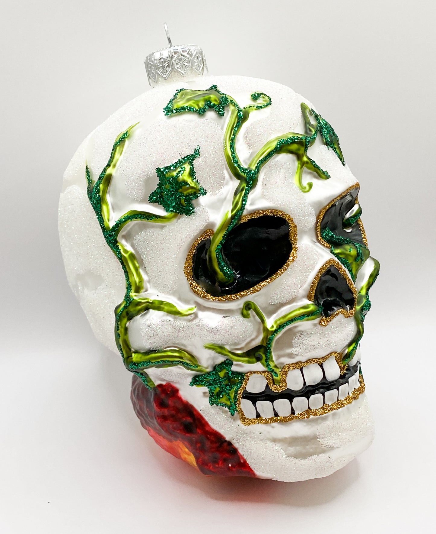 Baumschmuck-Christbaumschmuck-schaedel-totenkopf-efeu-ranken-weihnachts-deko-ch-Galerie-Luechinger2