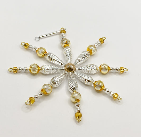 Baumschmuck-Christbaumschmuck-schneeflocke-gablonz-perlen-weihnachts-deko-ch-Galerie-Luechinger1