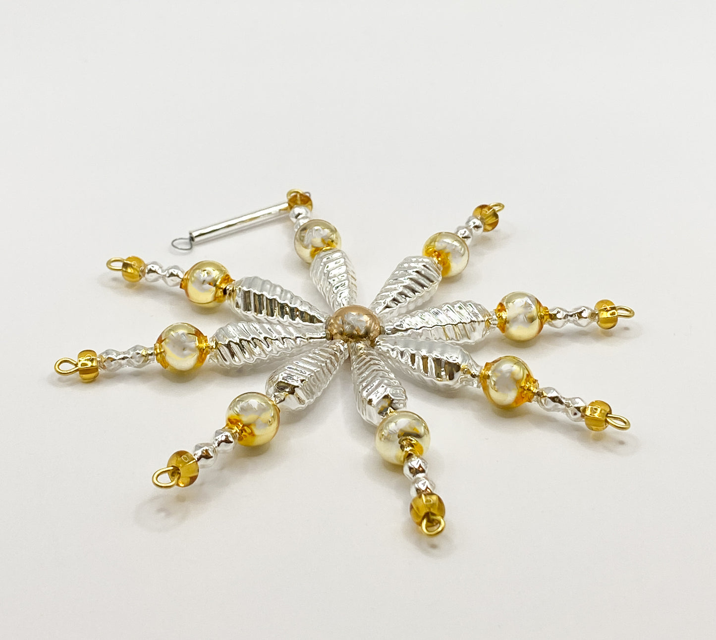 Baumschmuck-Christbaumschmuck-schneeflocke-gablonz-perlen-weihnachts-deko-ch-Galerie-Luechinger3