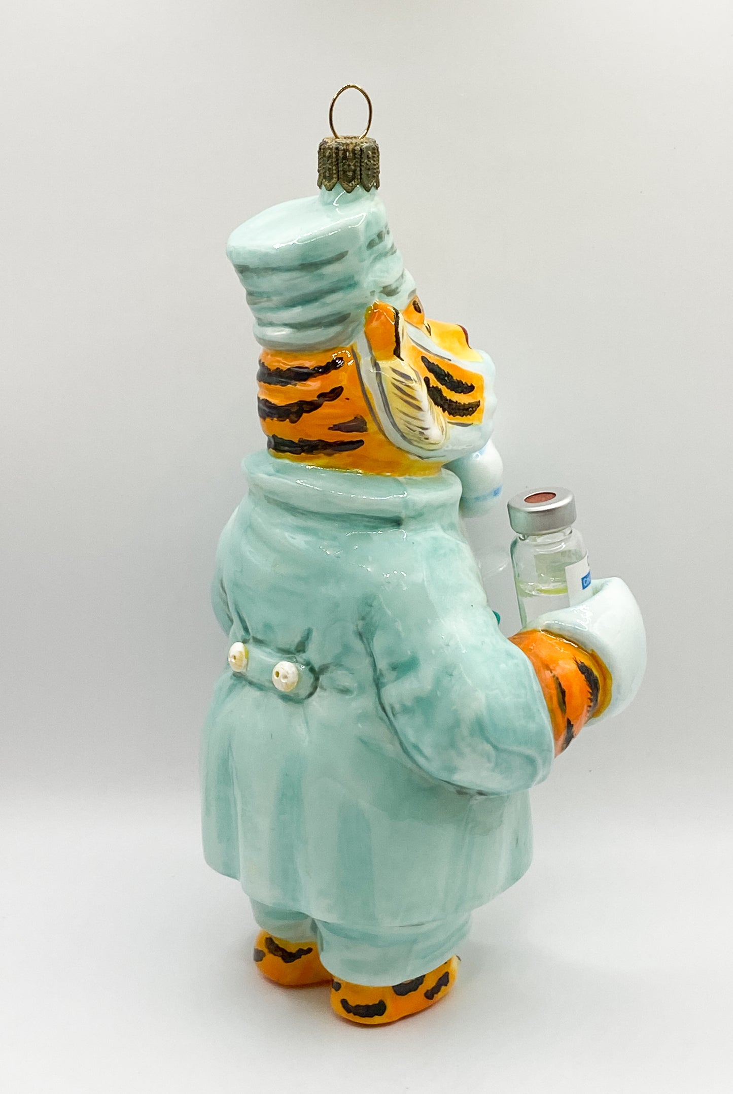 Baumschmuck-Christbaumschmuck-tiger-medizin-impfstoff-spritze-weihnachts-deko-ch-Galerie-Luechinger3