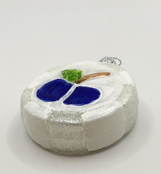 Weisser Bonbon mit Apfel-Motiv