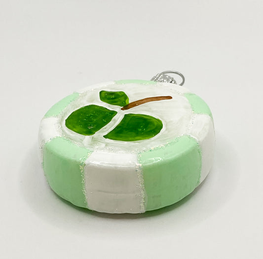 Mintgrüner Bonbon mit grünem Apfel-Motiv