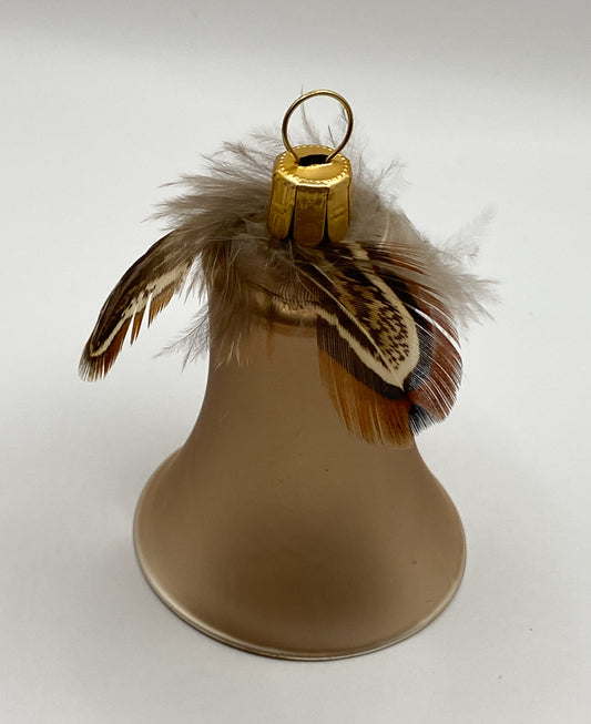 Glocke matt braun gold mit Wachtelfedern