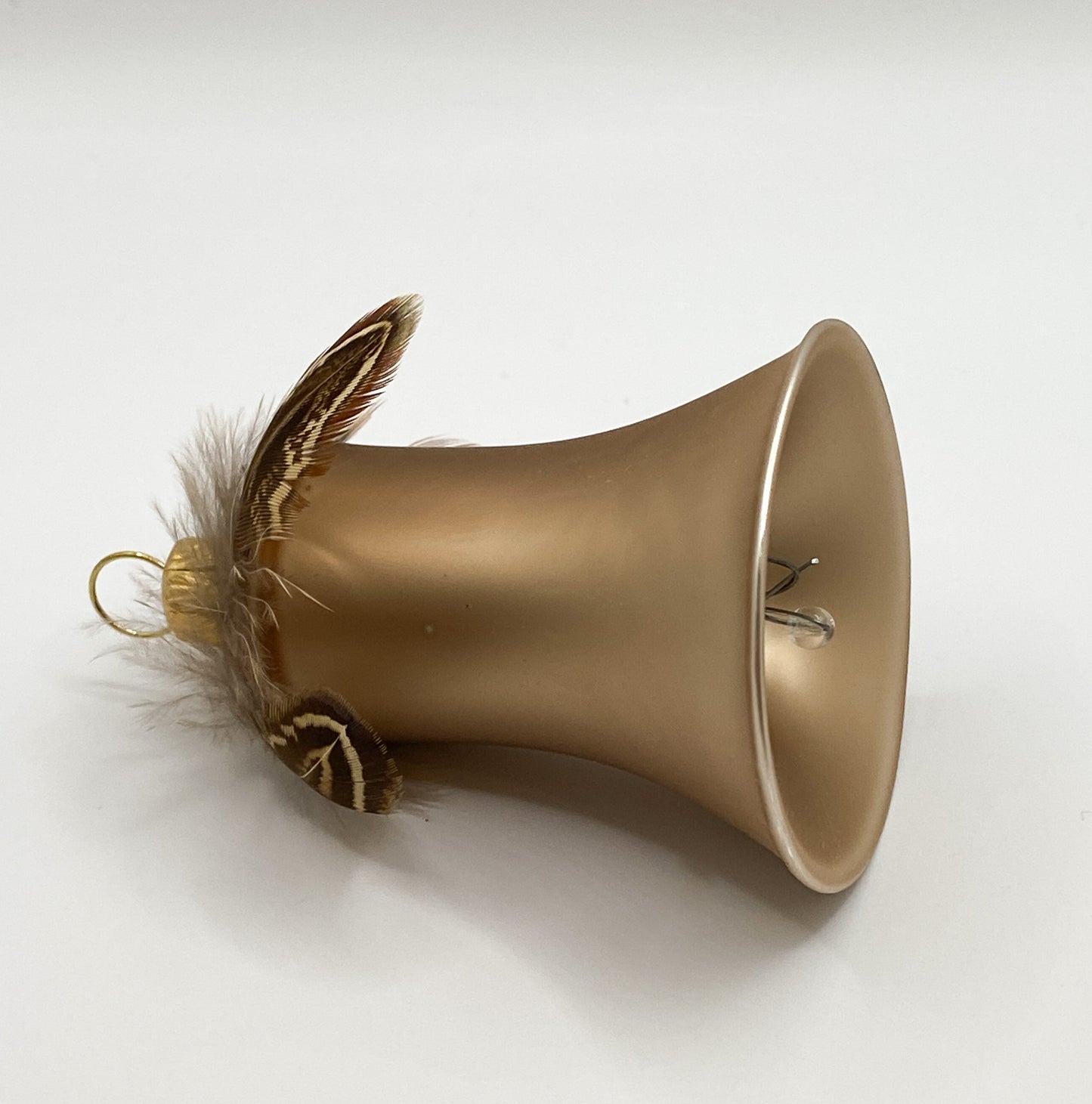 Glocke matt braun gold mit Wachtelfedern