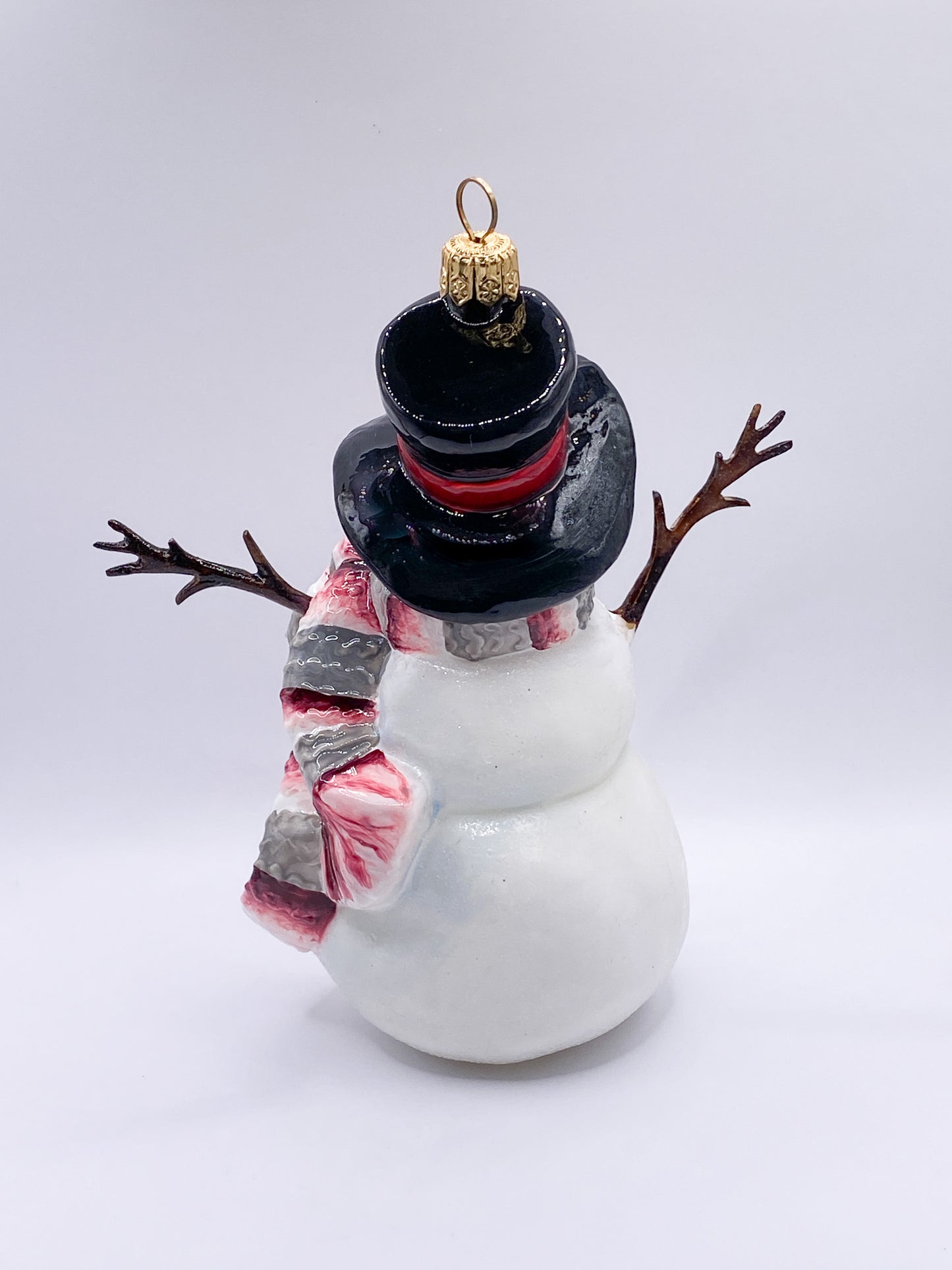 Grosser Schneemann mit schwarzem Schlapphut, KOMOZJA MOSTOWSKI