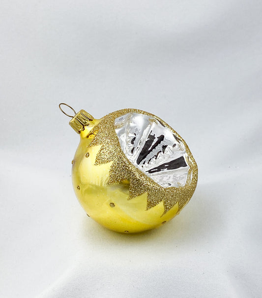 Kugel gold glanz mit silbernem Einstich und goldenem Dekor