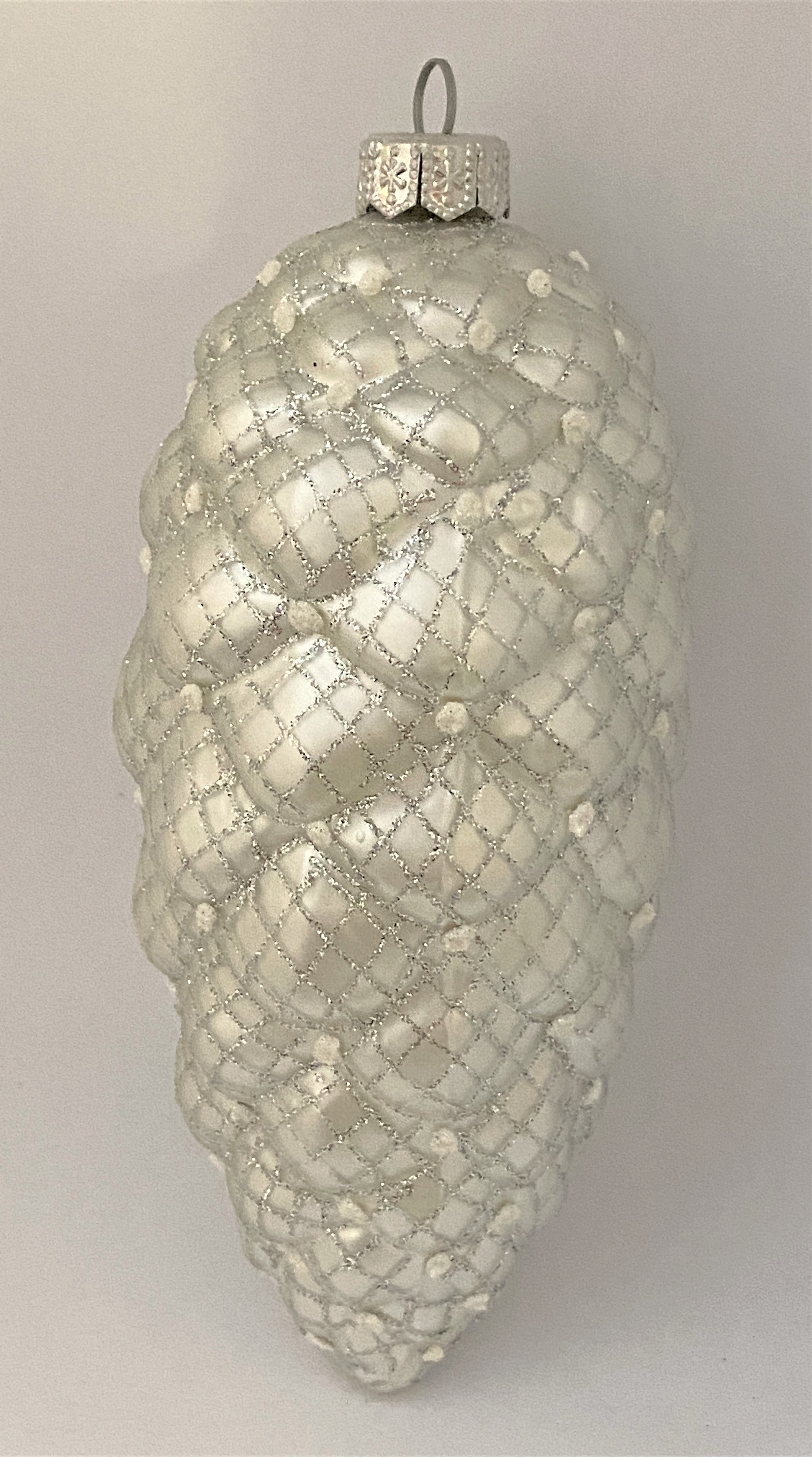Grosser Zapfen Silber Matt Mit Gittermuster L chinger Galerie grosser-zapfen-silber-matt-mit-gittermuster-l-chinger-galerie