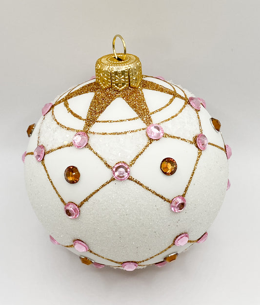 Weisse Kugel mit rosa Schmucksteinen