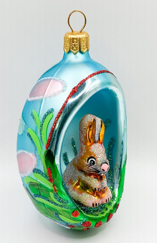 Offenes Osterei blau mit Hase