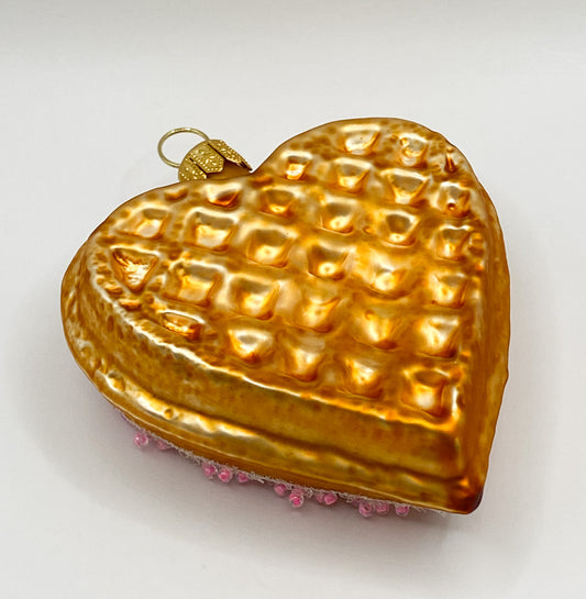 Waffel in Herzform mit rosa Streusel, Gaufre