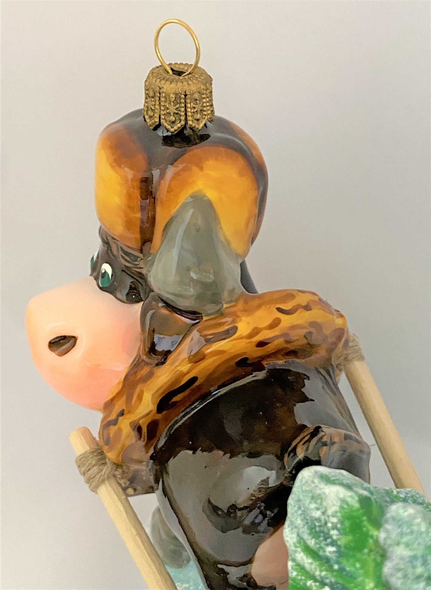 Weihnachtsschmuck-Christbaumschmuck-AtlasArt-Stier-Schlitten-Christbaum-Pelzmuetze-weihnachts-deko-ch-Galerie-LuechingerIMG_0006