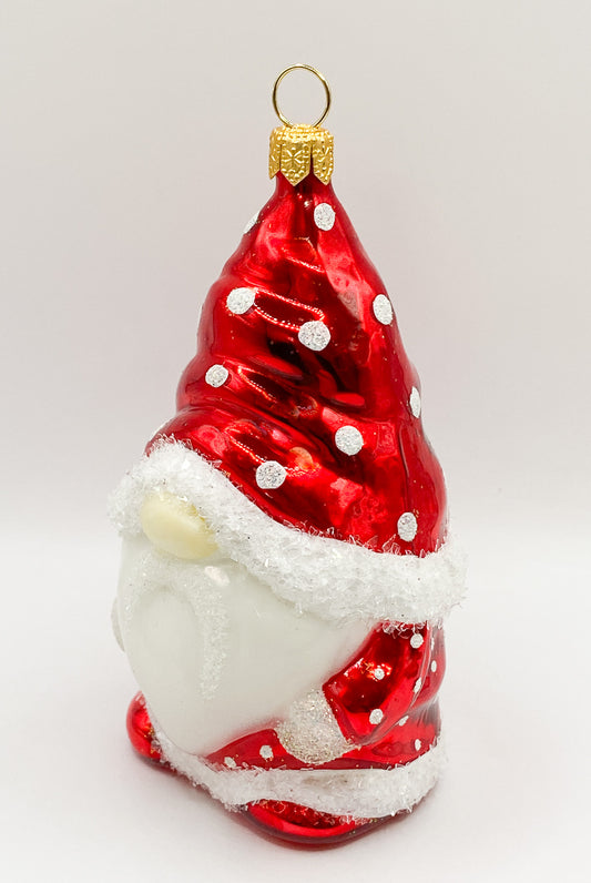 Wichtel im rot-weiss getupftem Gewand