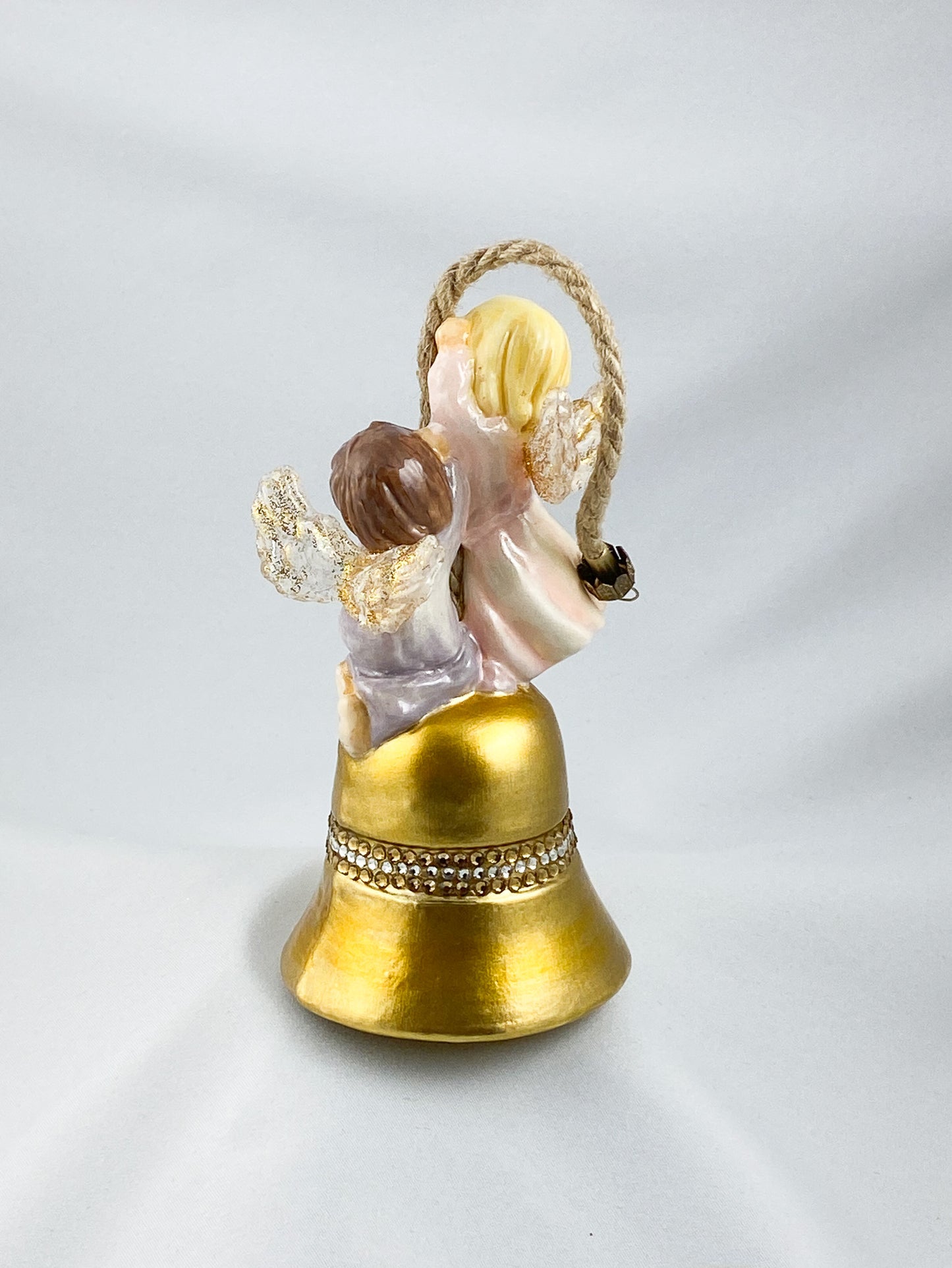 Two angels ring the golden bell, AtlasArt