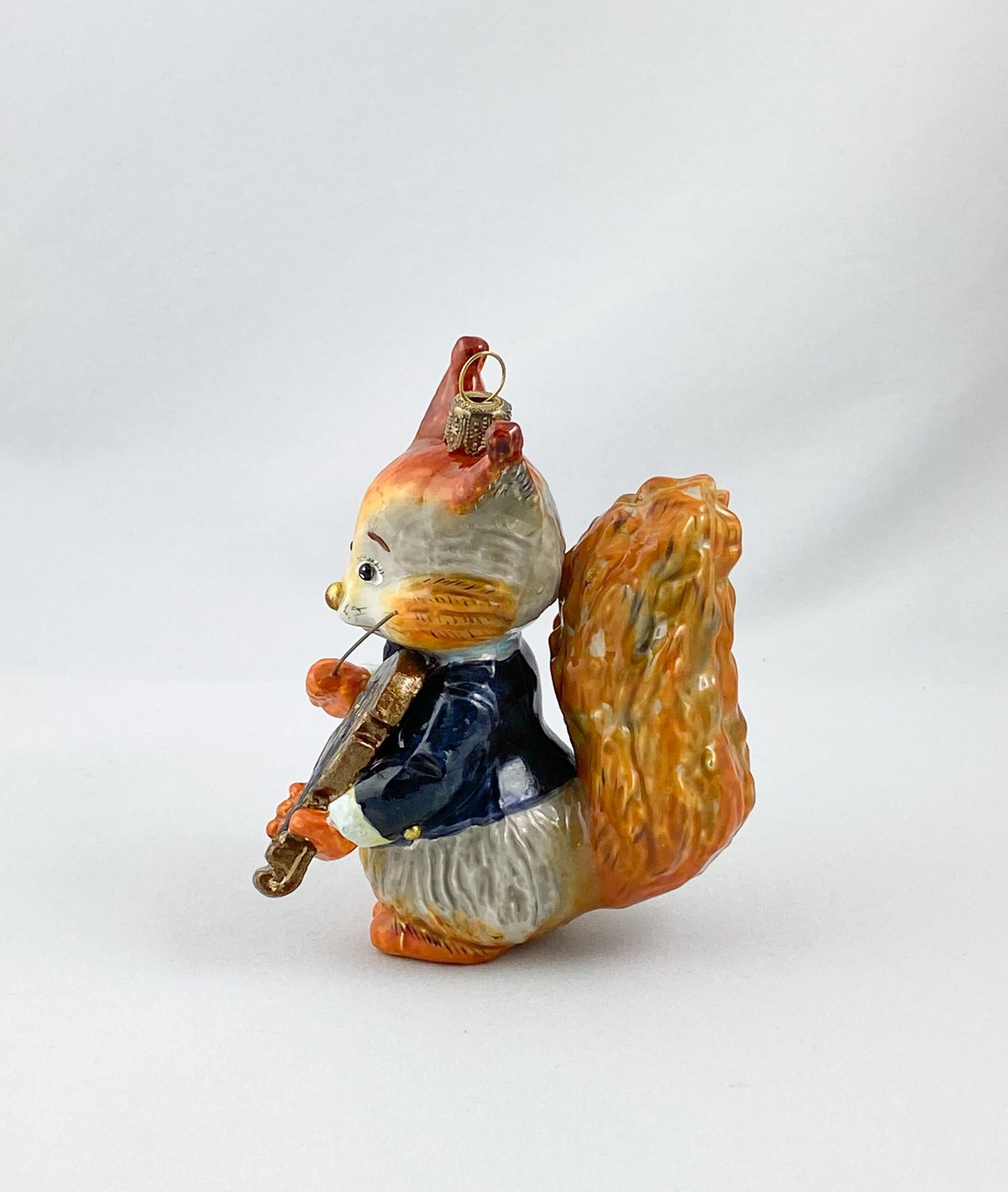 The squirrel plays the violin, AtlasArt