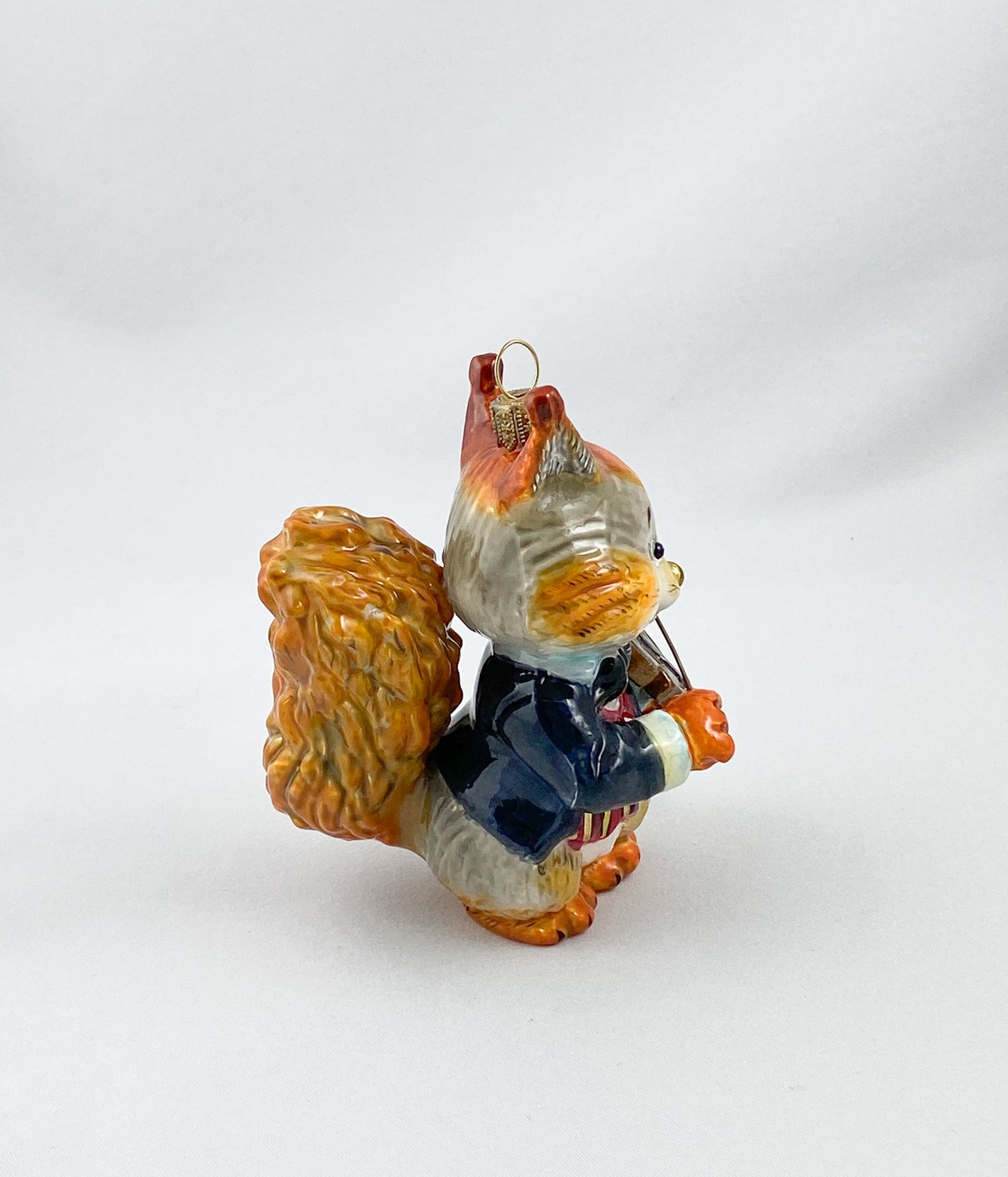 The squirrel plays the violin, AtlasArt